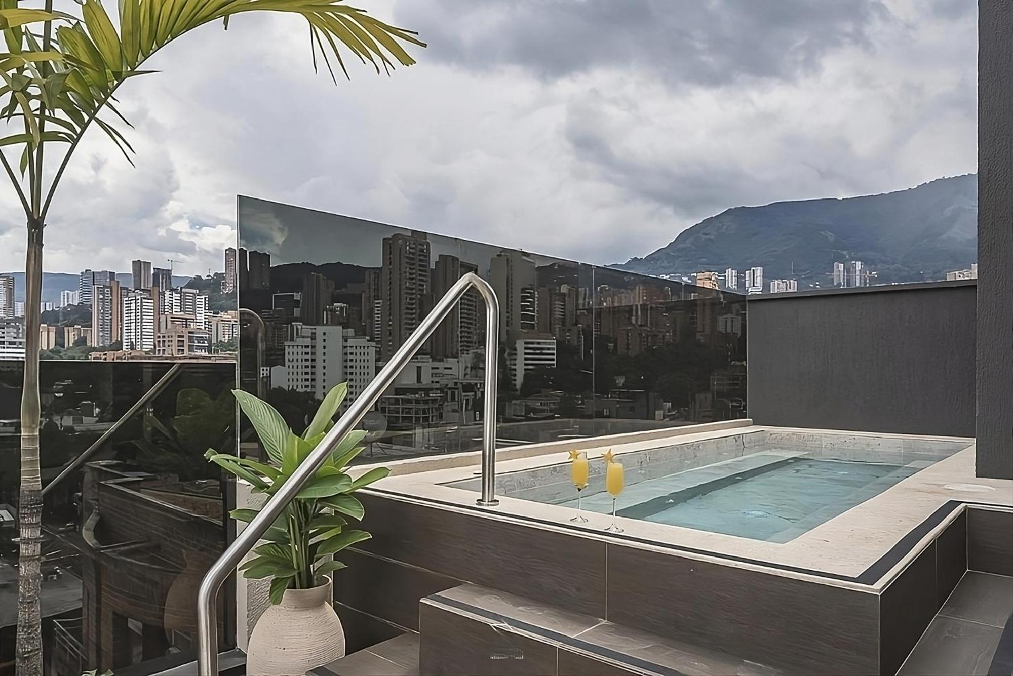 Golden Valley Hotel Medellín Buitenkant foto