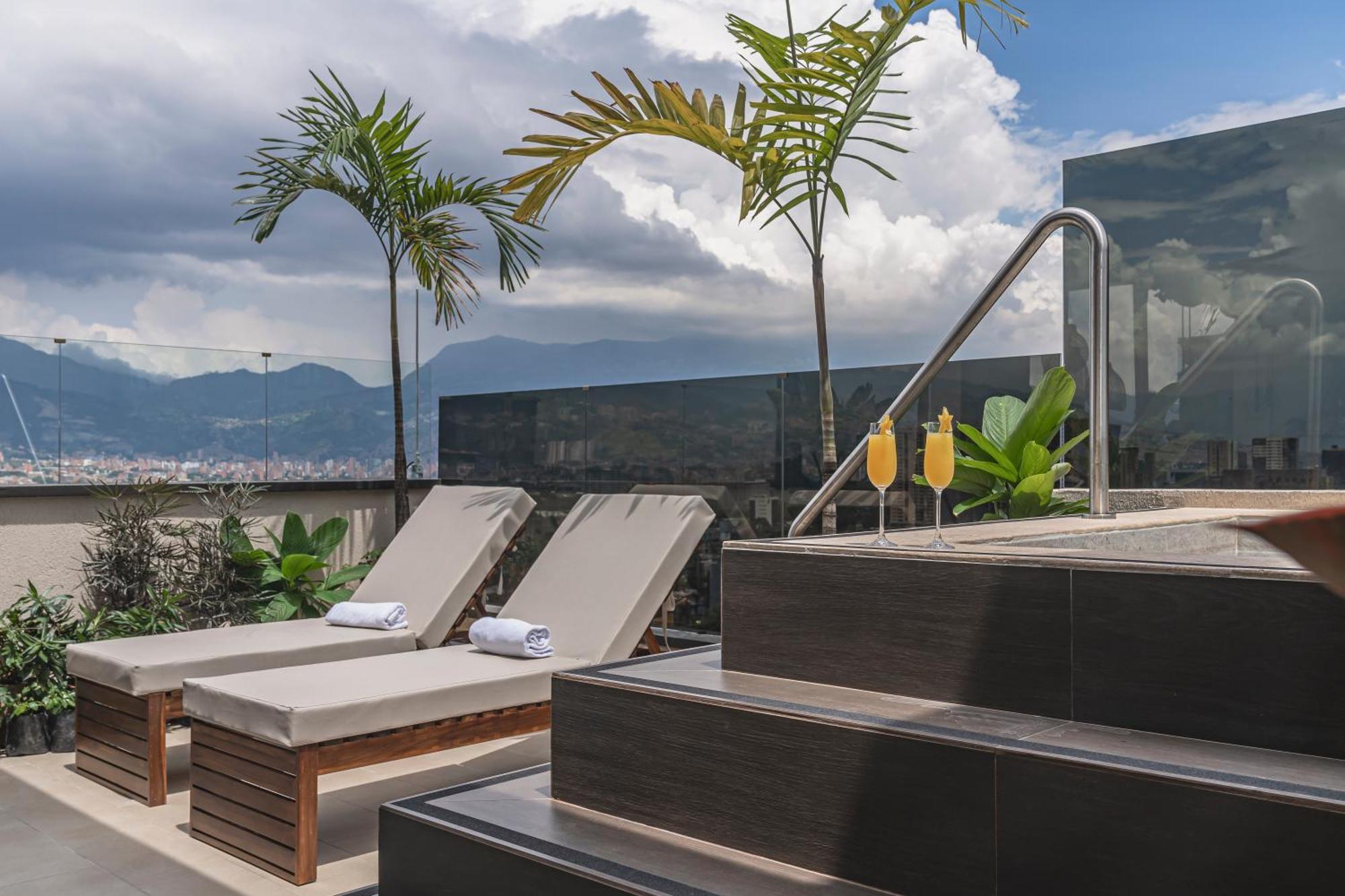 Golden Valley Hotel Medellín Buitenkant foto